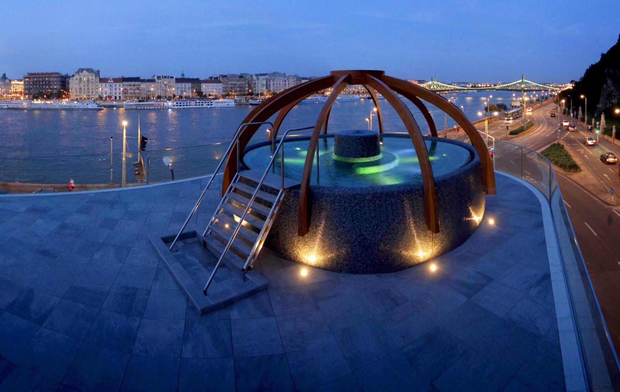 Casadeco Budapest Apt-Stunning New York Cafe View ภายนอก รูปภาพ